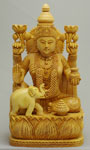 ラクシュミー女神の手彫りの木像