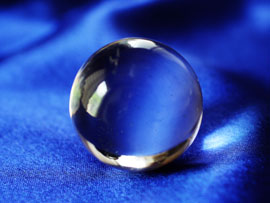 ブラジル産の天然水晶玉（小サイズ）