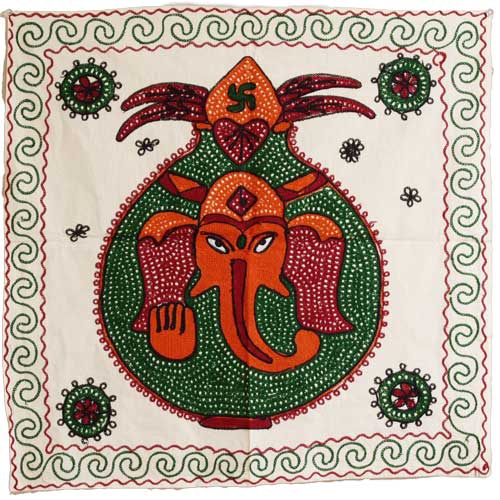 ガネーシャ神の壁掛布（刺繍 / 白地）