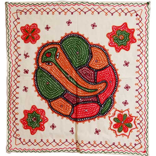 ガネーシャ神の壁掛布（刺繍 / 白地）